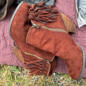 Women’s fringed booties